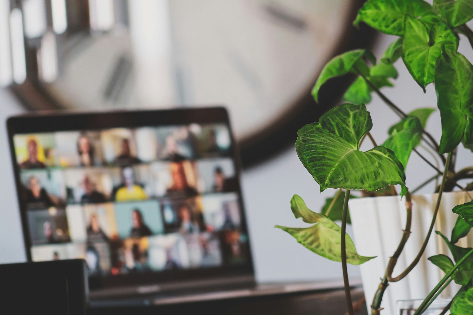 3 Challenges to Hybrid Sales Teams — and How to Overcome Them 