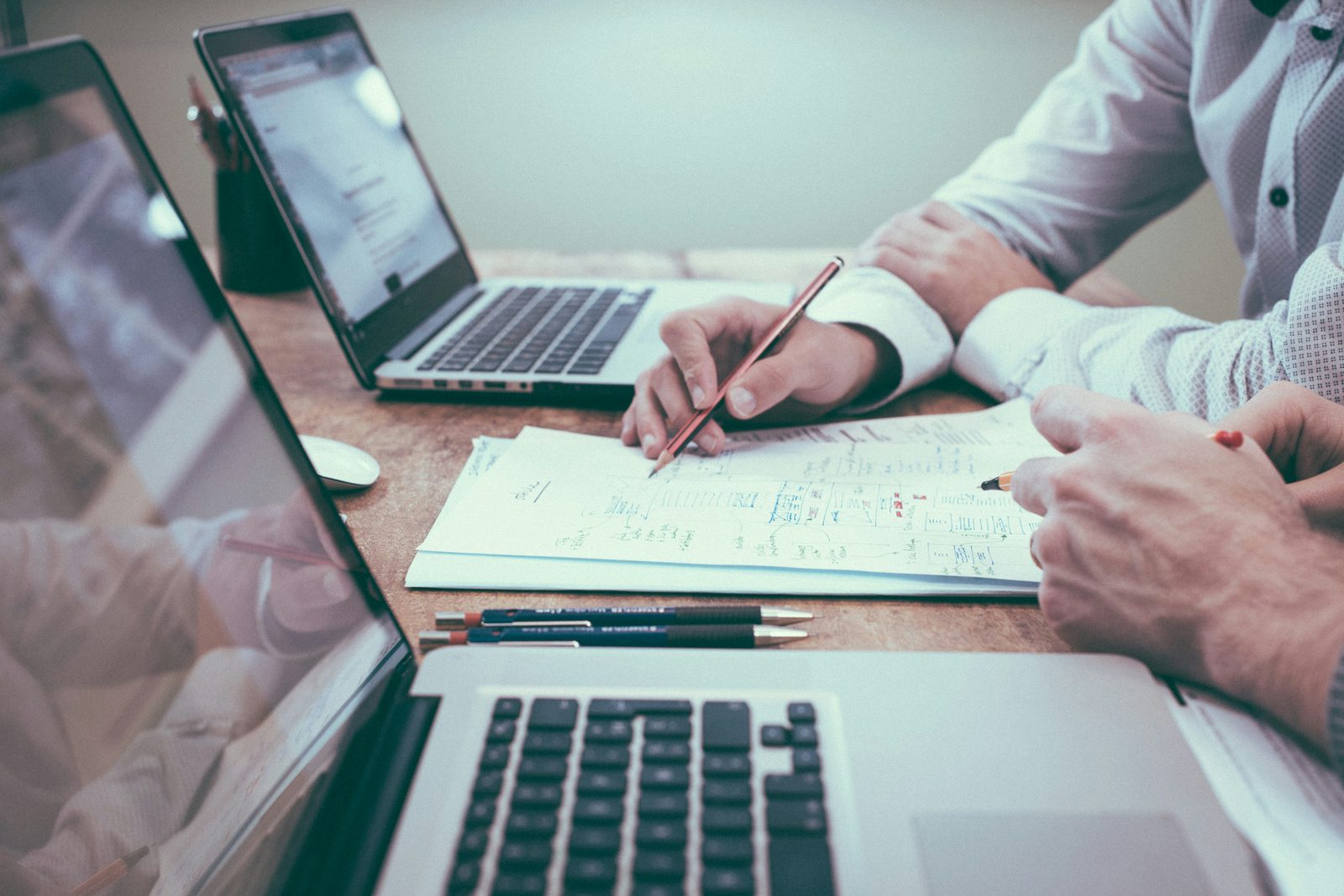 The Sales Leader's Guide to Avoiding "Shiny Object Syndrome" and Staying Focused on What Matters 